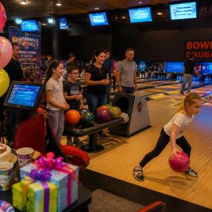 découvrez nos conseils pour organiser une fête d'anniversaire réussie au bowling d'aubagne : jeux, animations et ambiance conviviale pour tous les âges.