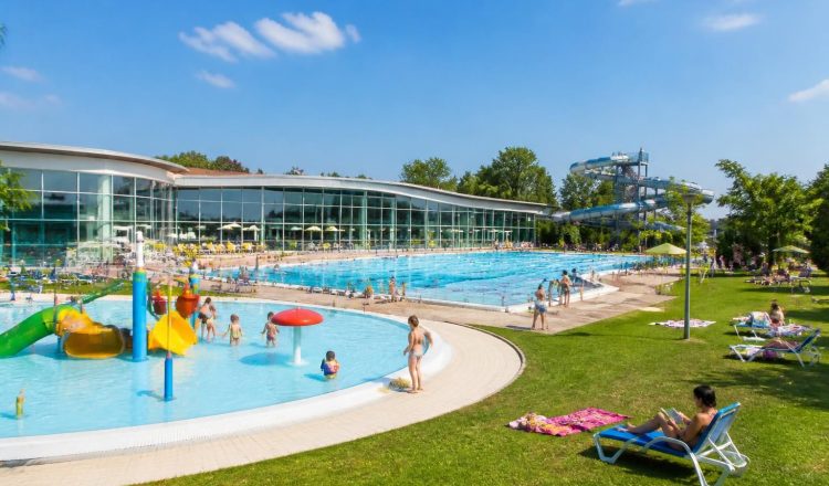 découvrez la piscine de sélestat, un espace de détente et de loisirs incontournable pour toute la famille. profitez d'activités aquatiques, de moments conviviaux et d'une ambiance agréable.